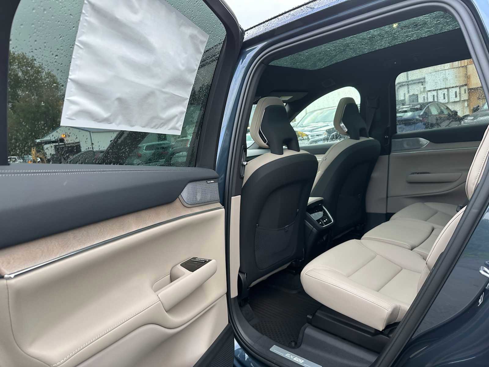 New 2025 Volvo EX90 Ultra w/ Protection Package Premier image 16