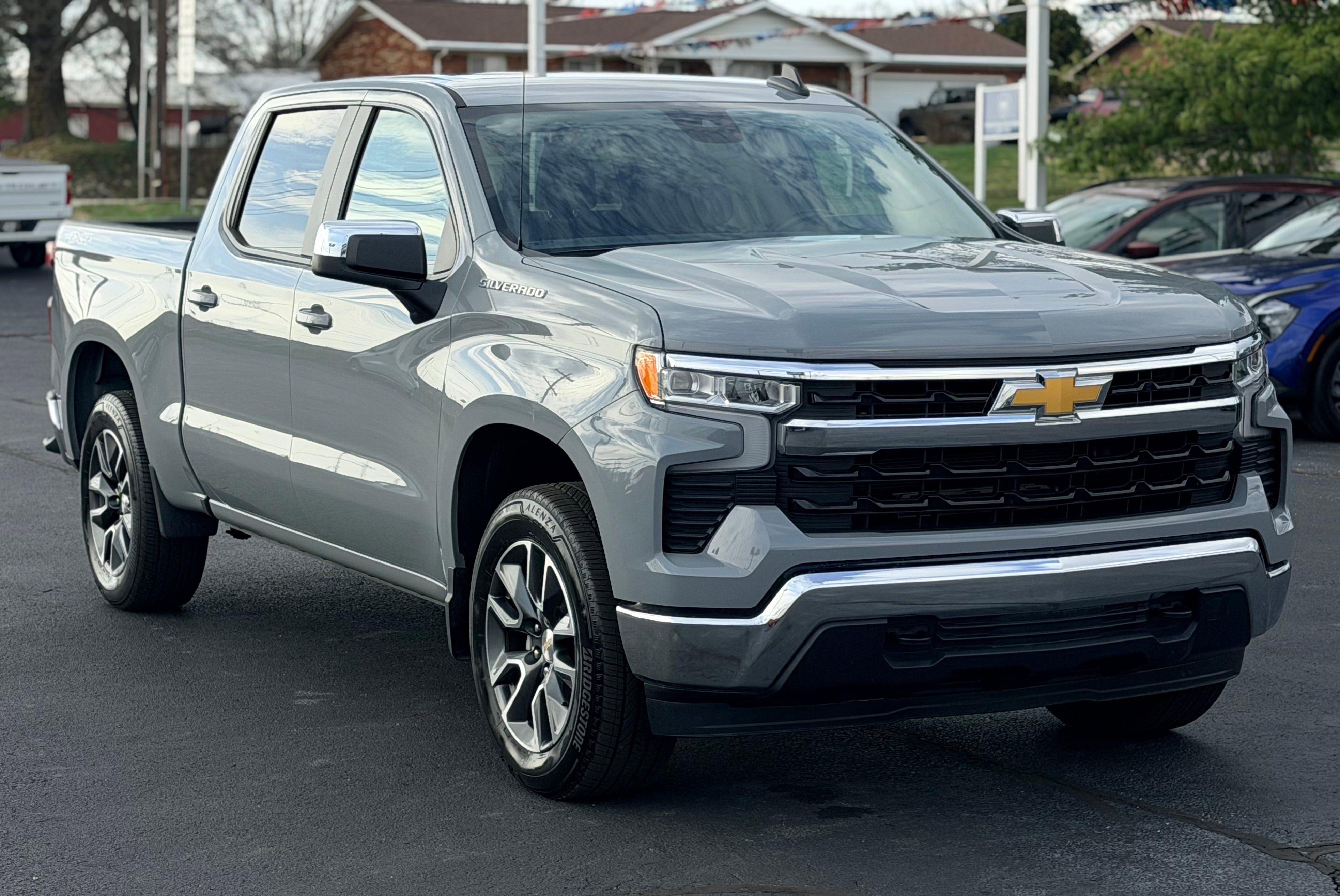 Used 2024 Chevrolet Silverado 1500 LT image 3