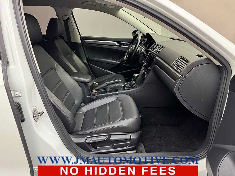 Used 2017 Volkswagen Passat 1.8T R-Line FWD image 19