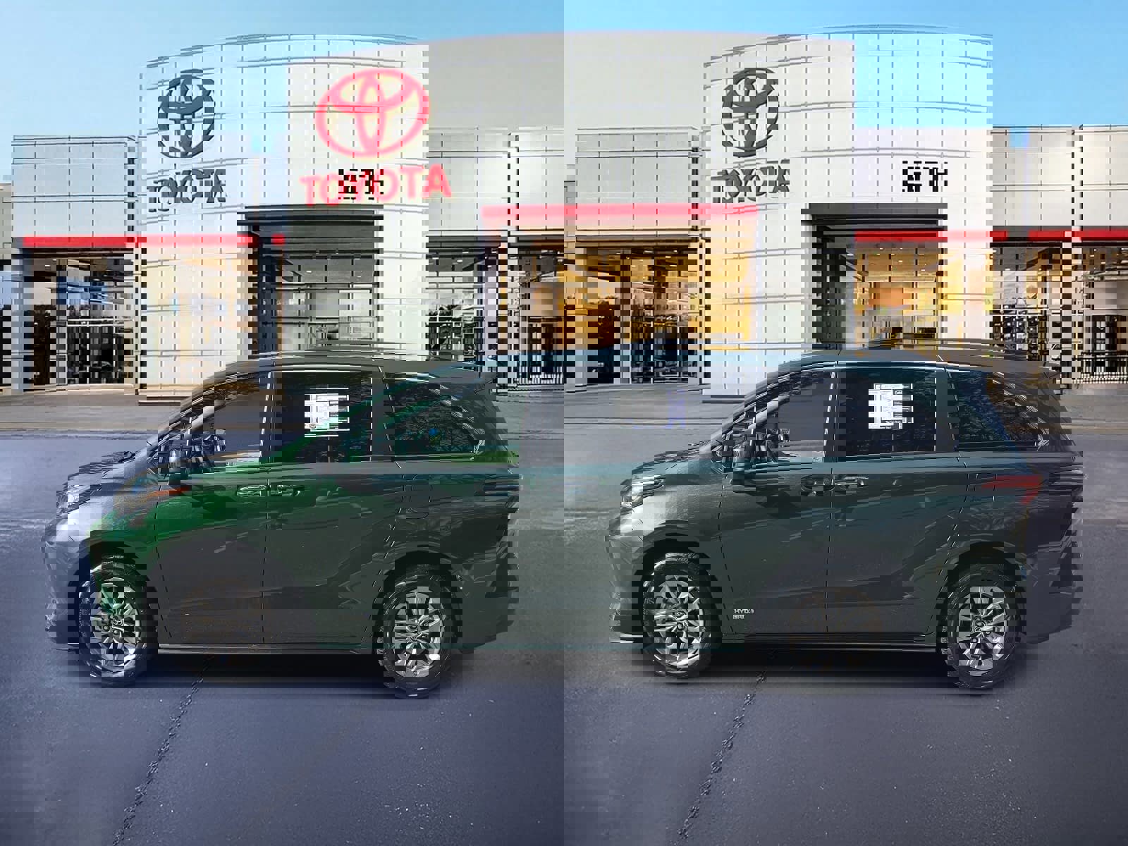 Used 2021 Toyota Sienna XLE image 7