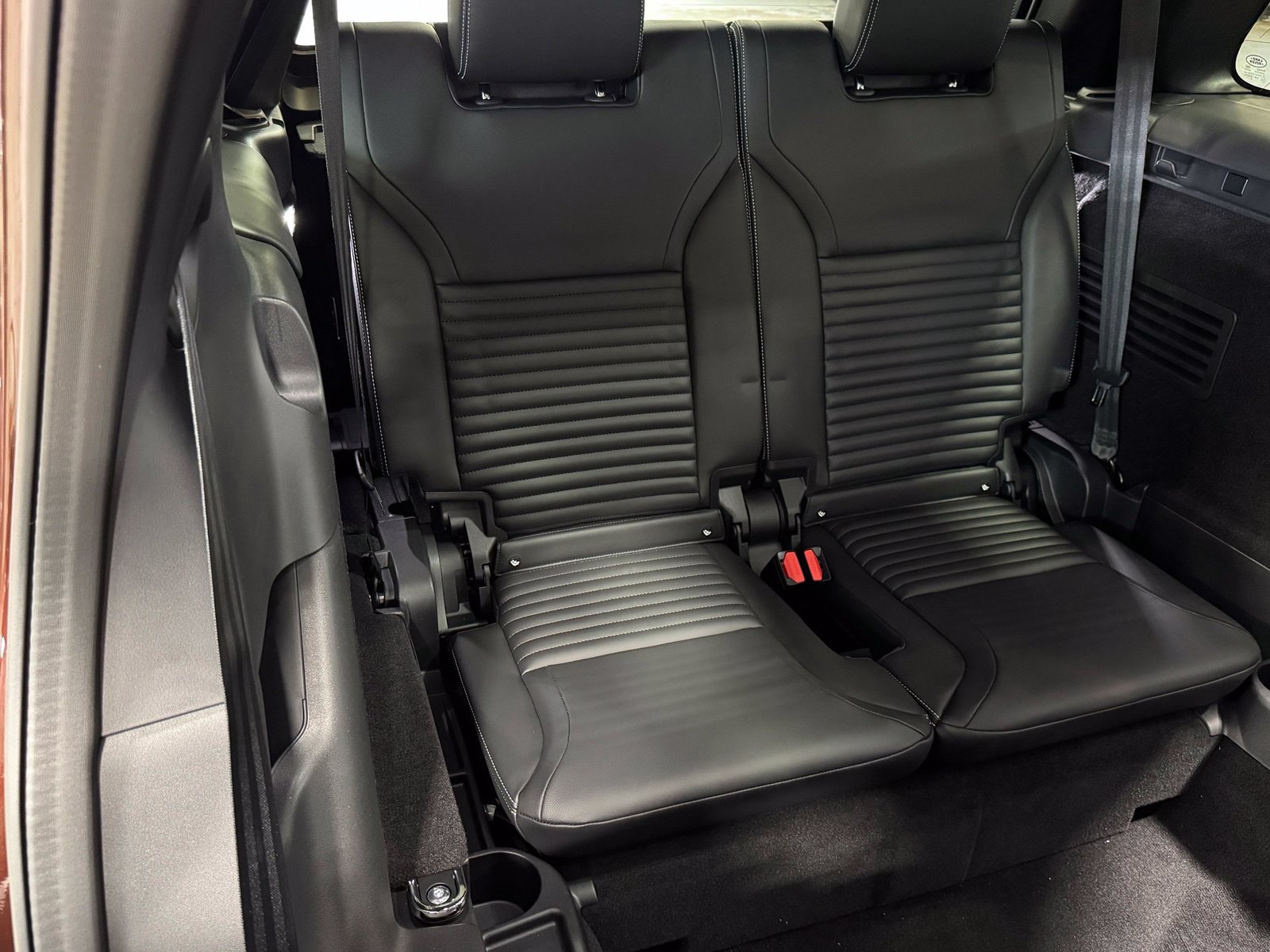 New 2026 Land Rover Discovery Limited Edition AWD/4WD image 48