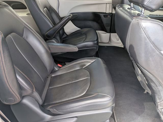 Used 2018 Chrysler Pacifica Touring-L image 35