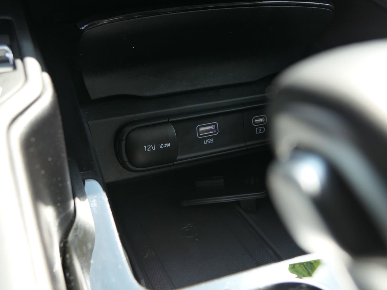 Used 2024 Kia Telluride EX w/ EX Captain's Chair Package FWD image 21