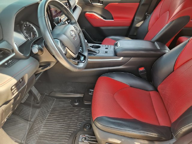 Used 2023 Toyota Highlander XSE FWD image 9