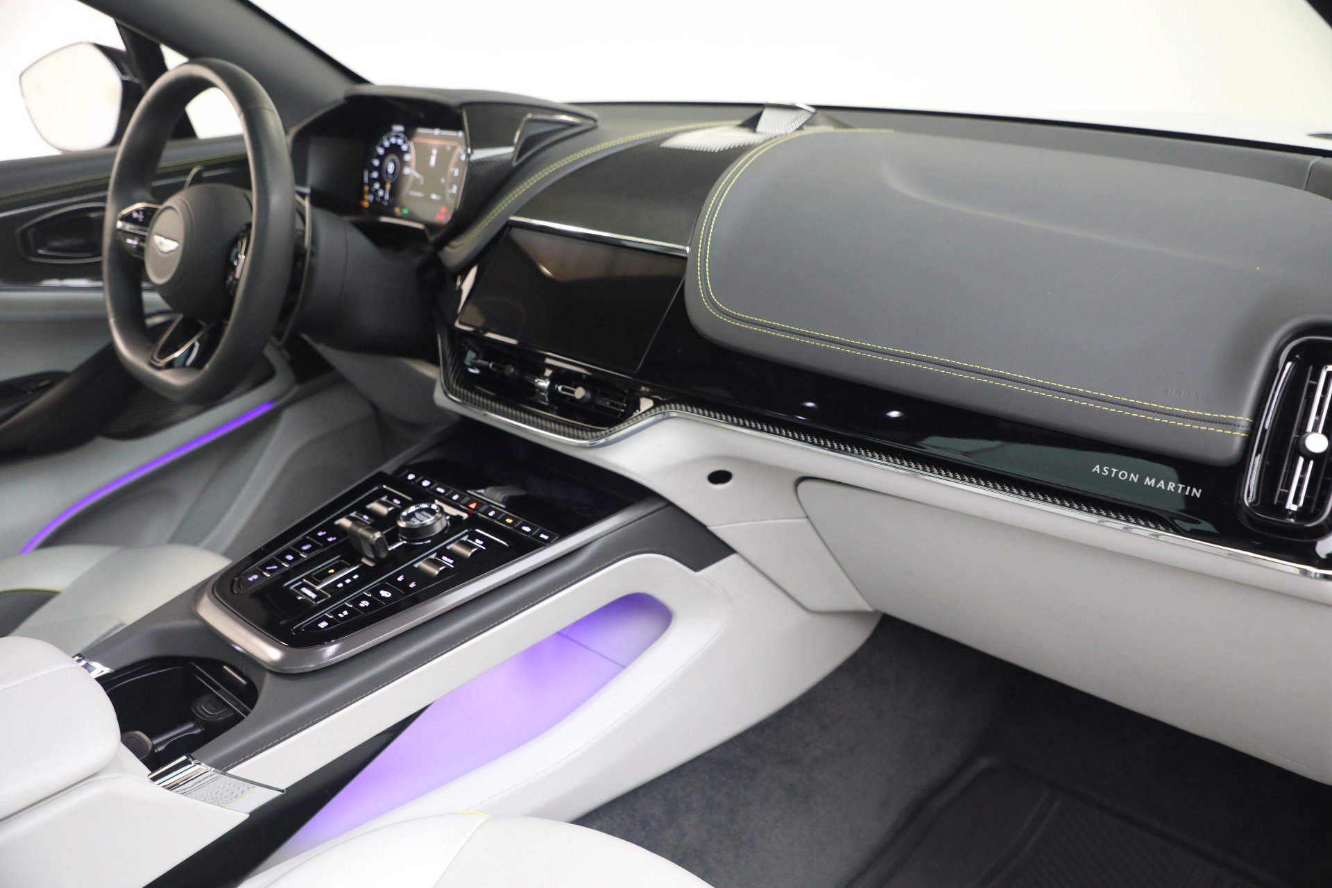 Used 2025 Aston Martin DBX 707 image 21