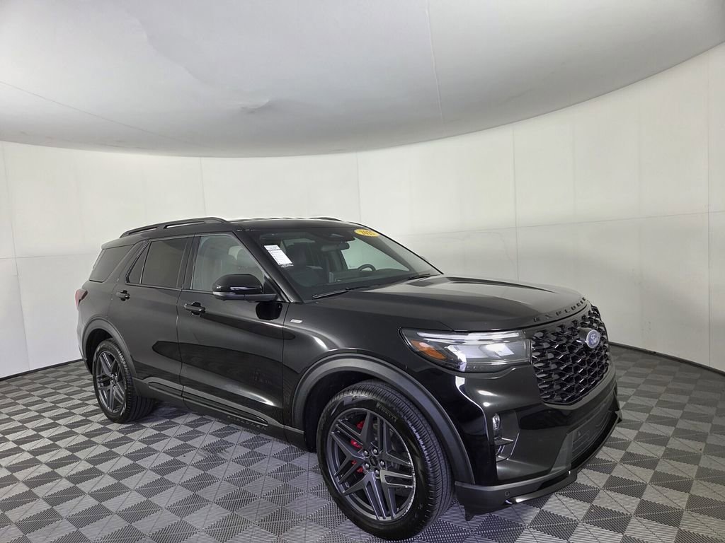 Used 2025 Ford Explorer ST-Line w/ ST-Line Street Pack AWD/4WD image 2