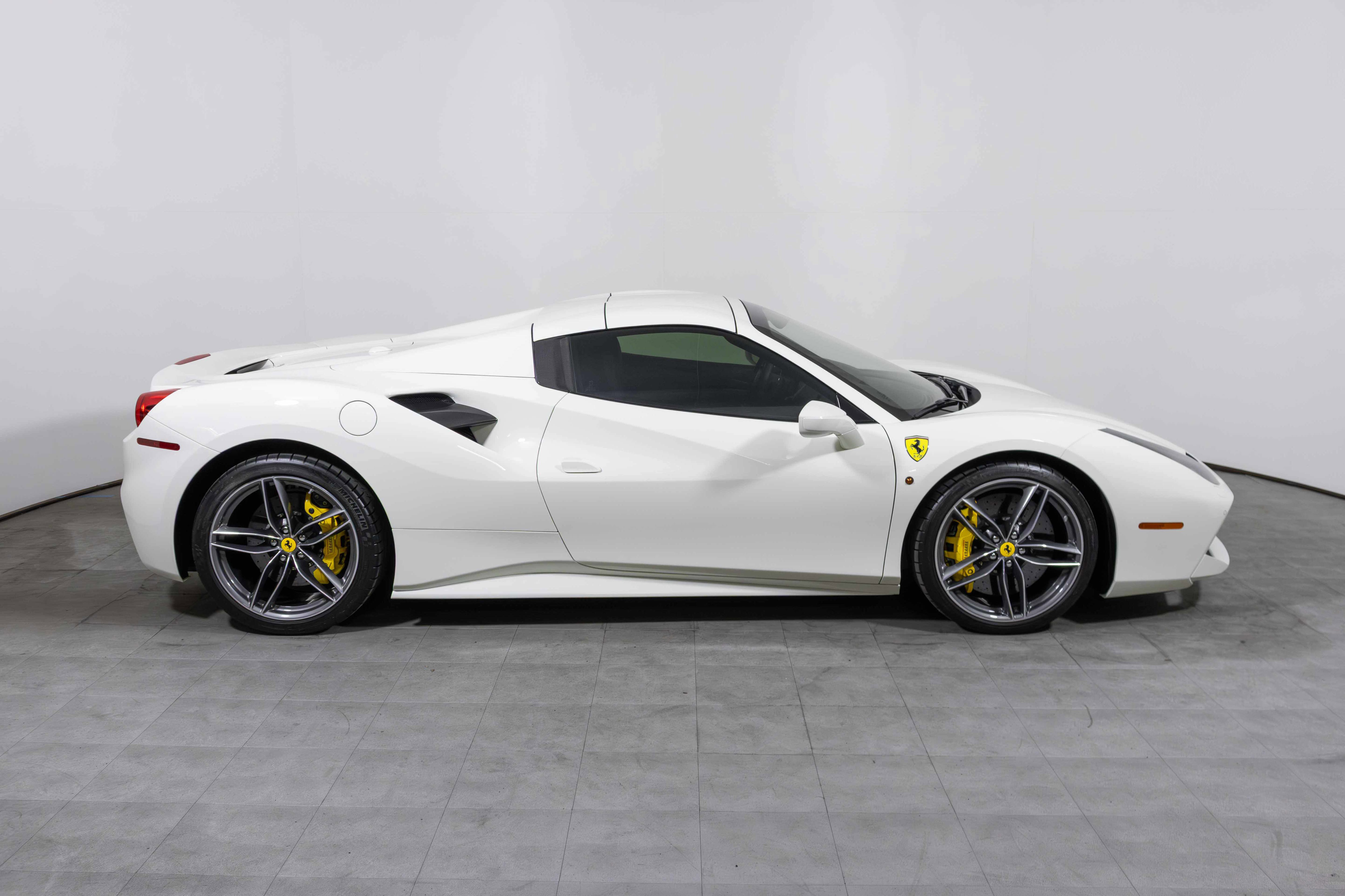 Used 2018 Ferrari 488 Spider image 13
