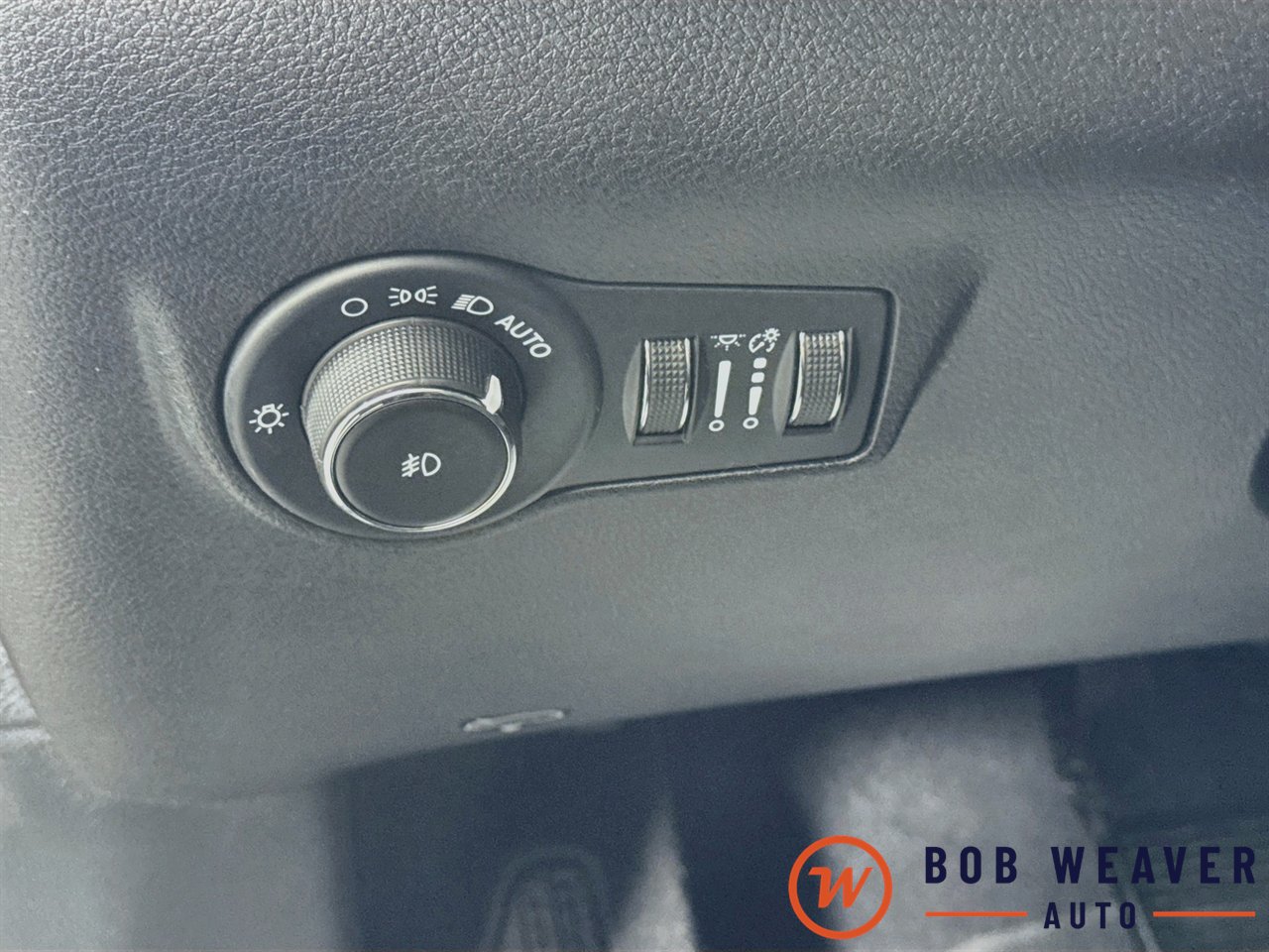 Used 2023 Jeep Compass Limited w/ Sun and Sound Group AWD/4WD image 12