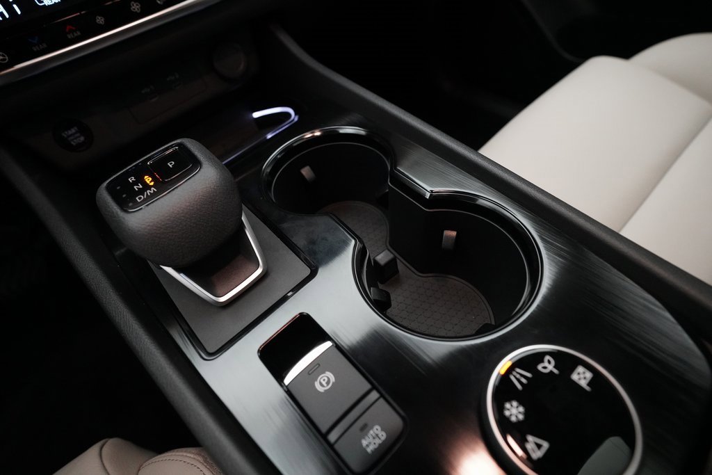 Used 2025 Nissan Rogue SL w/ Tech Package image 17