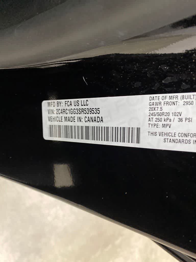 Used 2025 Chrysler Pacifica Limited FWD image 30
