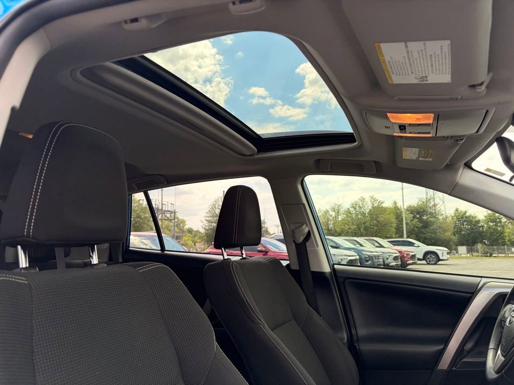 Used 2018 Toyota RAV4 XLE FWD image 11