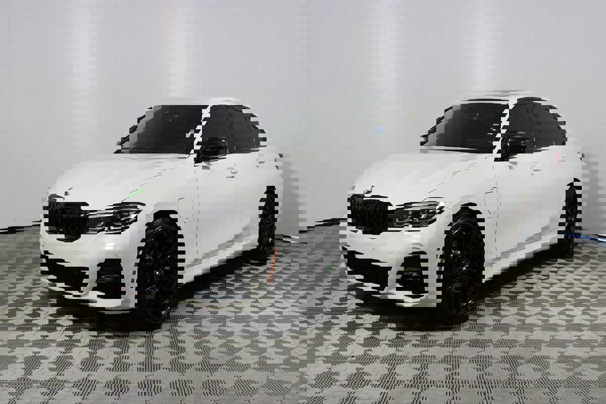 Used 2021 BMW 330e w/ M Sport Package image 27