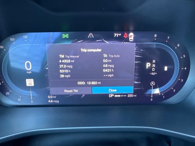 Certified 2025 Volvo XC40 B5 Core AWD/4WD image 24
