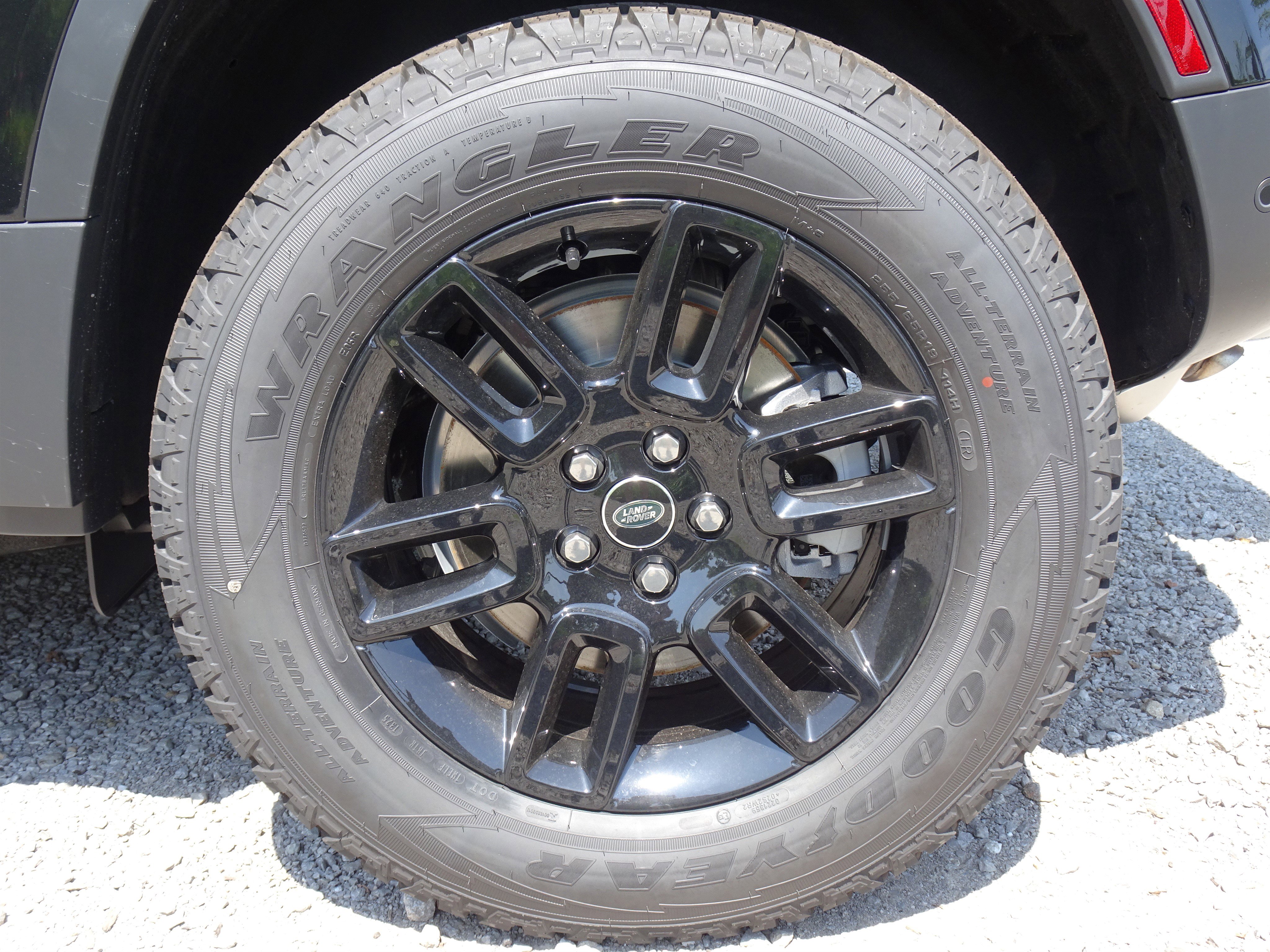 New 2025 Land Rover Defender 110 S image 16