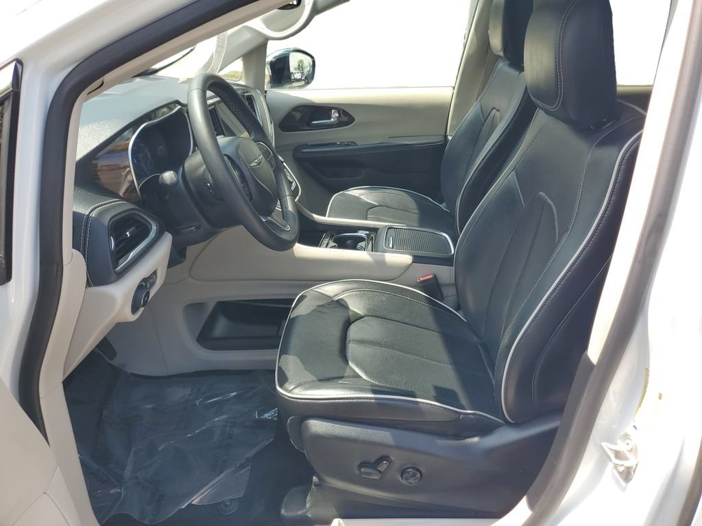 Used 2023 Chrysler Pacifica Limited FWD image 19