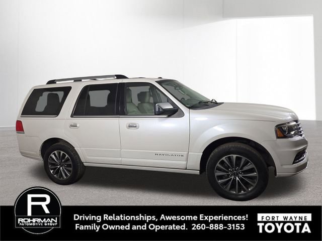 Used 2017 Lincoln Navigator Select AWD/4WD image 5