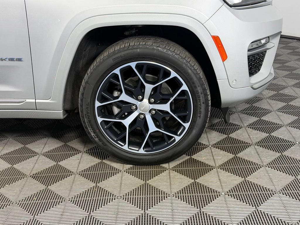 Used 2024 Jeep Grand Cherokee Summit AWD/4WD image 15