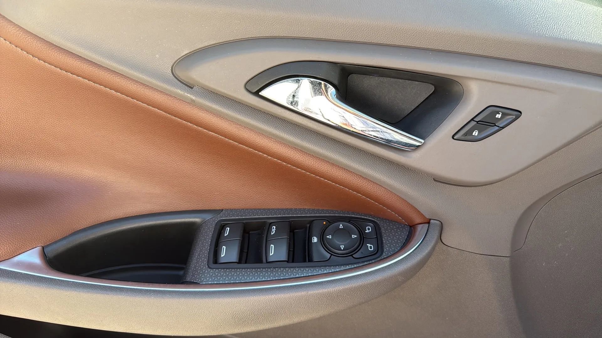 Used 2017 Chevrolet Malibu LT w/ Leather Package image 41