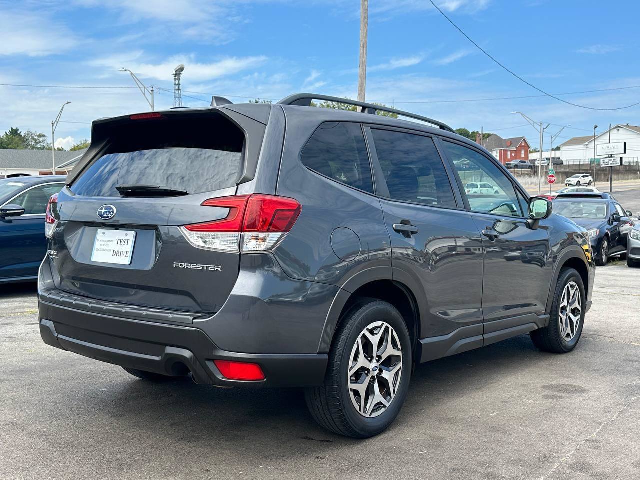 Used 2020 Subaru Forester Premium AWD/4WD image 10