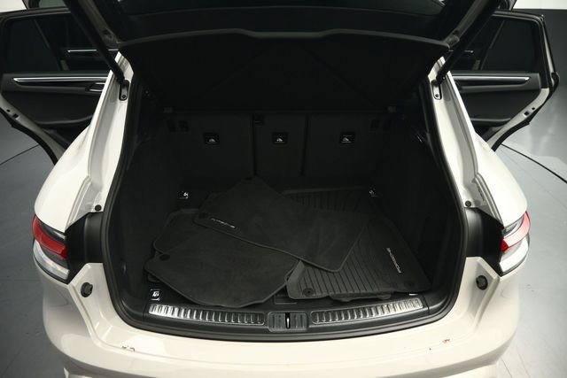 Used 2024 Porsche Macan AWD/4WD image 65
