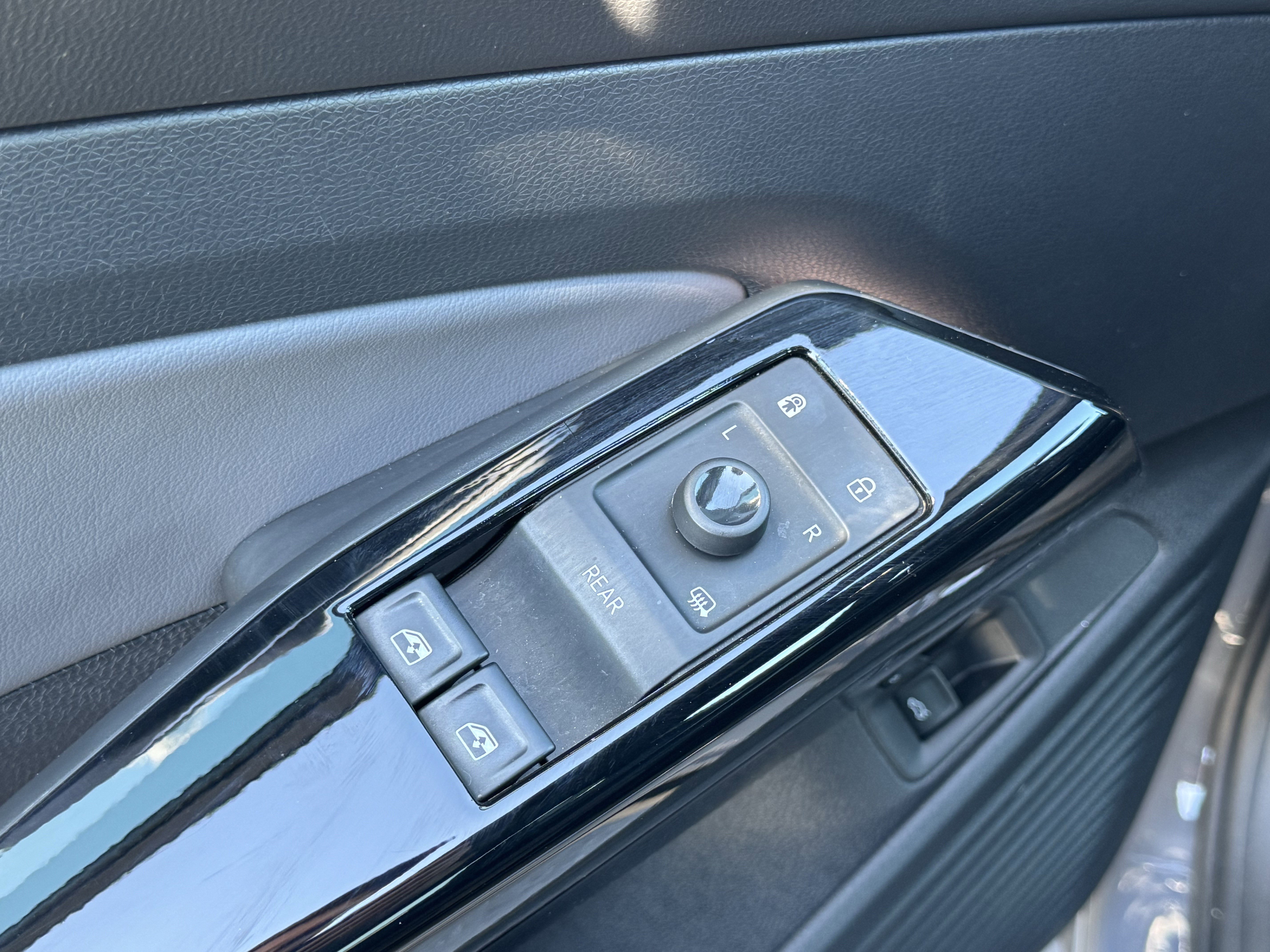 Used 2023 Volkswagen ID.4 Pro S image 13