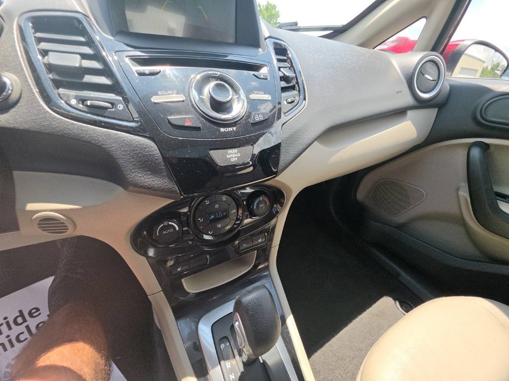 Used 2016 Ford Fiesta Titanium FWD image 22