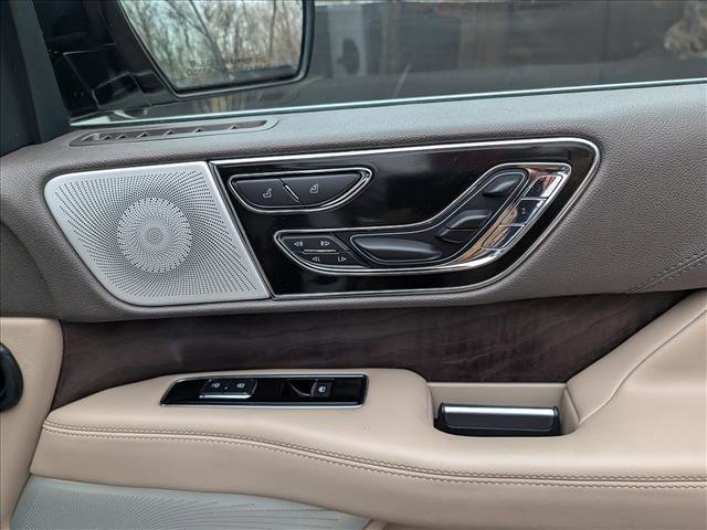 Used 2022 Lincoln Navigator Reserve image 16