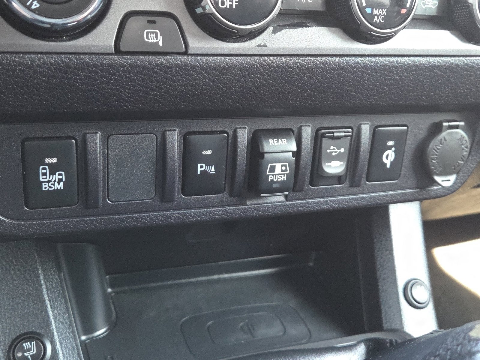 Used 2018 Toyota Tacoma TRD Off-Road w/ Technology Package image 29