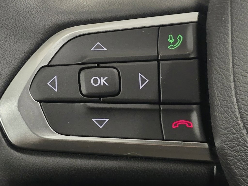 Used 2024 Jeep Compass Latitude image 32