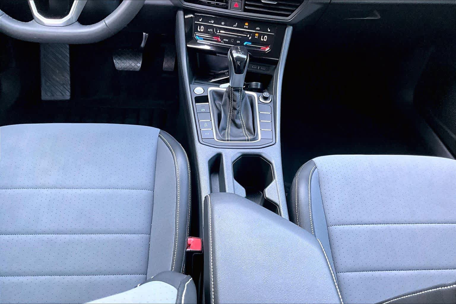 Used 2025 Volkswagen Jetta SE FWD image 16