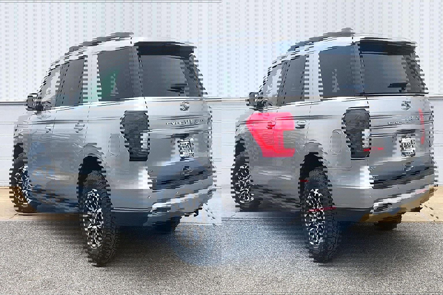 Used 2024 Ford Expedition XLT image 15