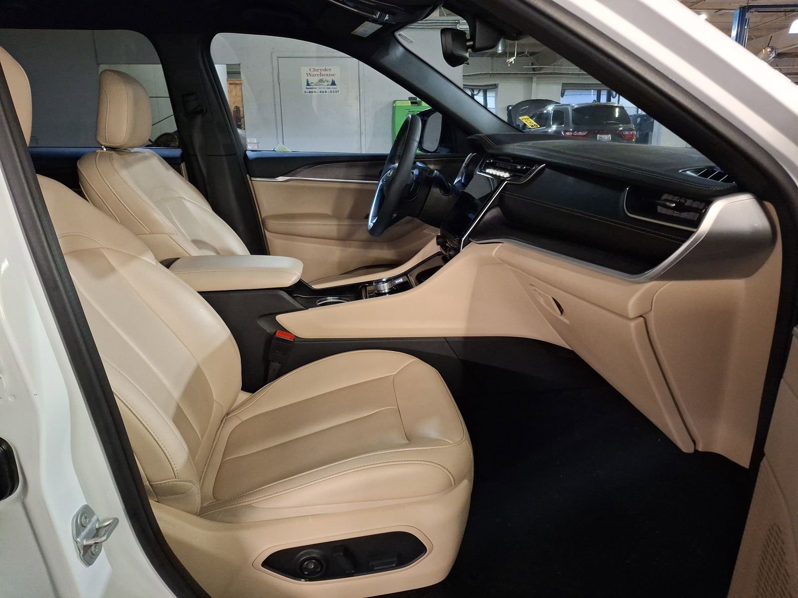 Certified 2024 Jeep Grand Cherokee Limited image 18