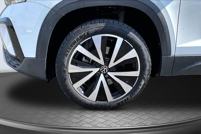 Used 2024 Volkswagen Taos SE image 30