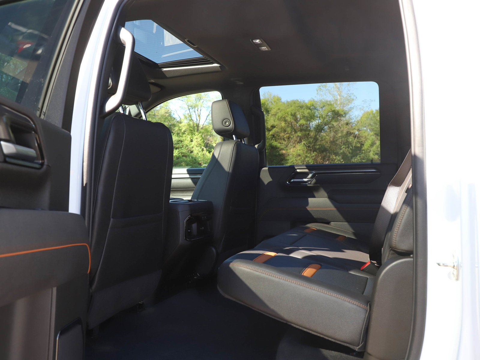 Used 2025 GMC Sierra 2500 AT4 w/ AT4 Premium Plus Package AWD/4WD image 16