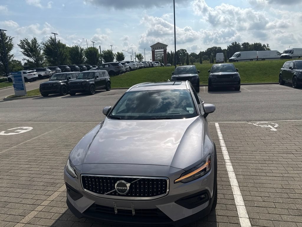 Used 2026 Volvo V60 B5 Cross Country Ultra w/ Climate Package AWD/4WD image 1
