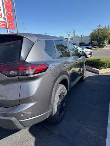 Certified 2025 Nissan Rogue SV FWD image 5