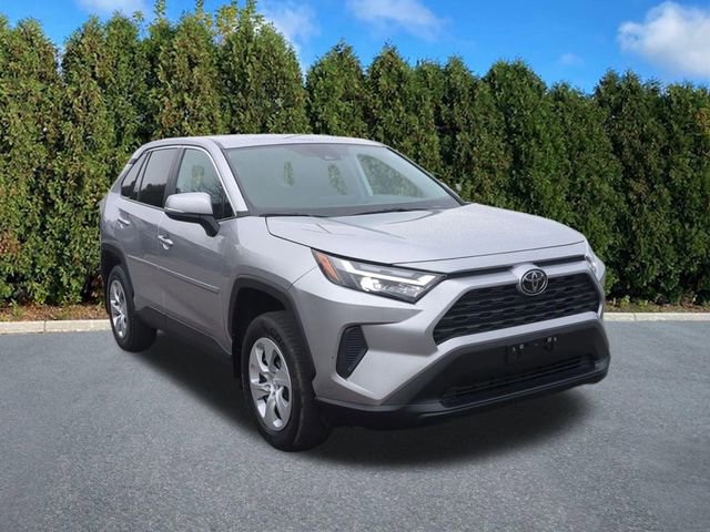Used 2023 Toyota RAV4 LE image 3