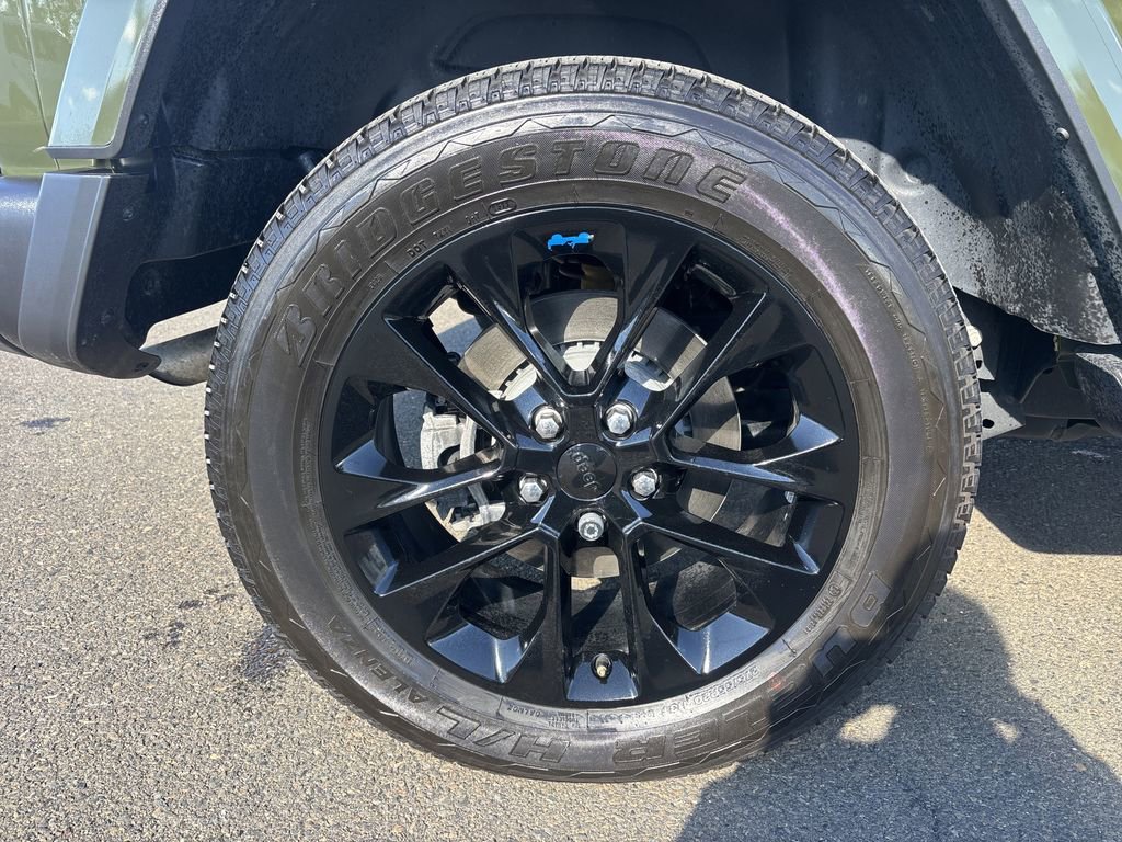 Used 2022 Jeep Wrangler Unlimited Sahara w/ Cold Weather Group image 32