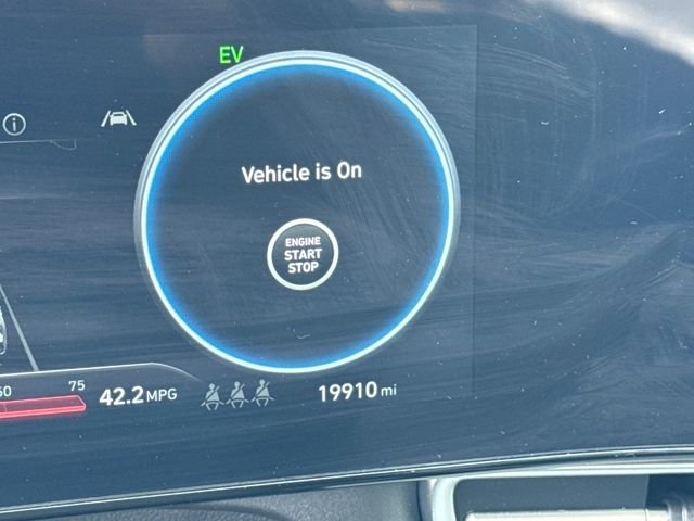 Certified 2024 Hyundai Elantra Limited image 18