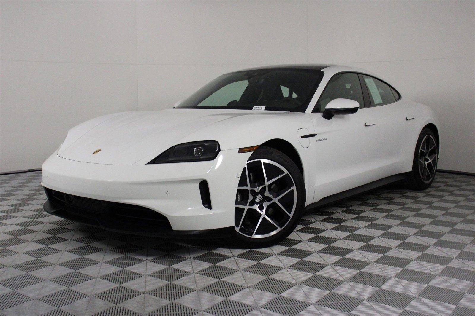 Used 2025 Porsche Taycan image 33
