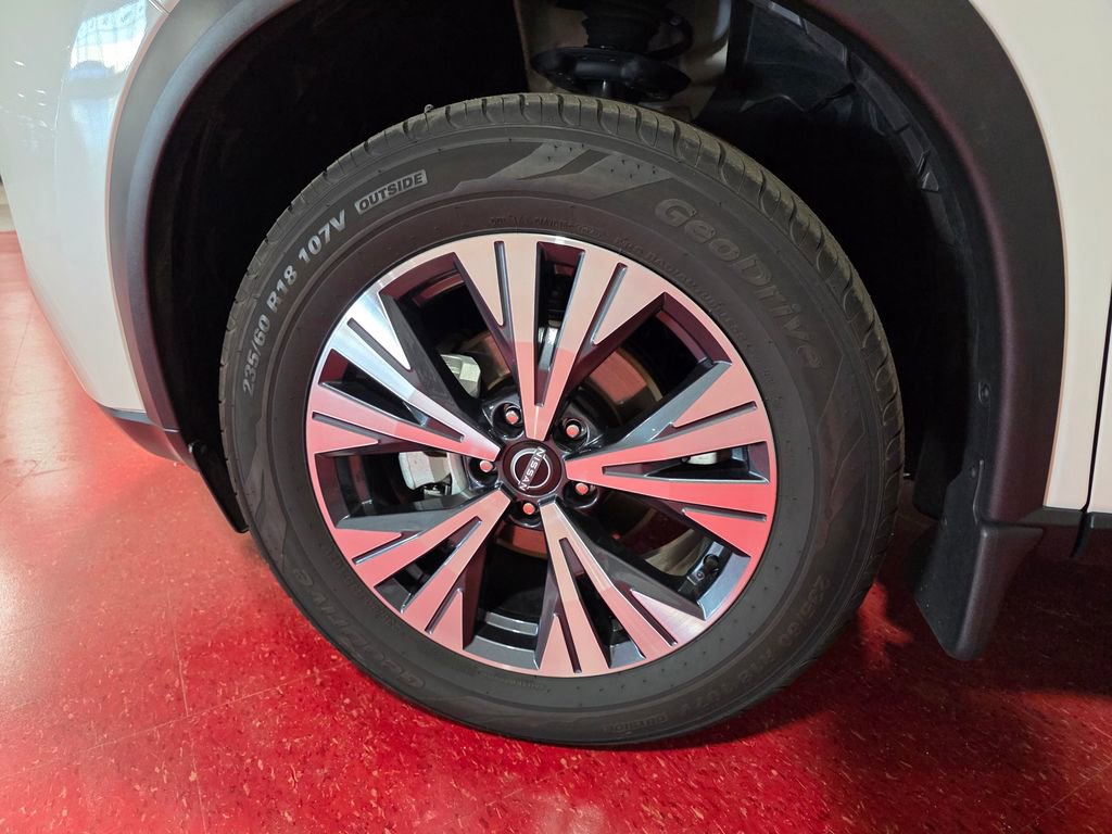 Used 2023 Nissan Rogue SV image 10