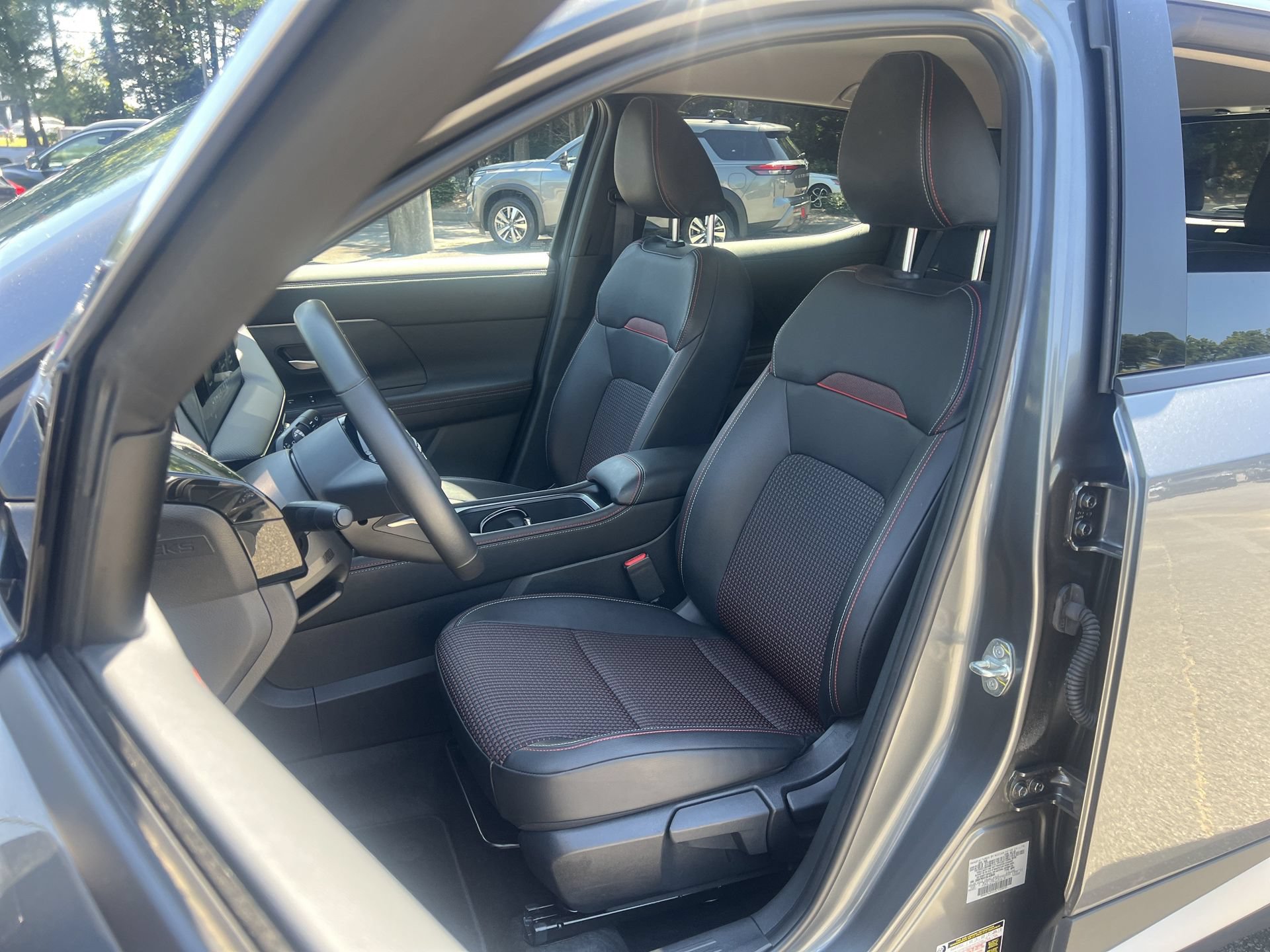 Certified 2025 Nissan Kicks SR FWD image 16