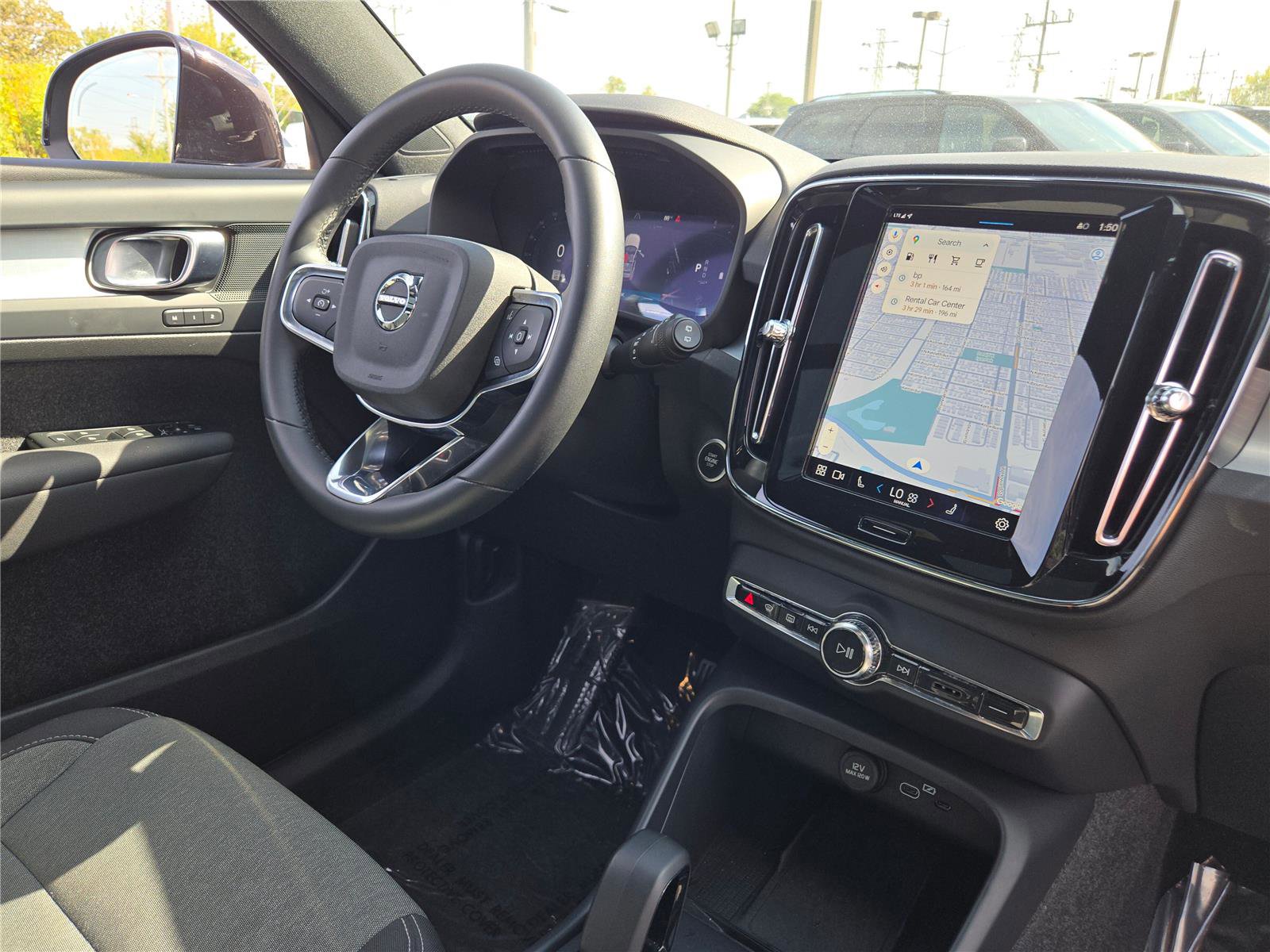 Used 2024 Volvo XC40 B5 Core image 8