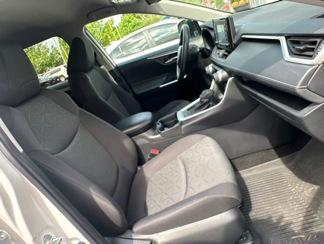 Used 2021 Toyota RAV4 XLE AWD/4WD image 9