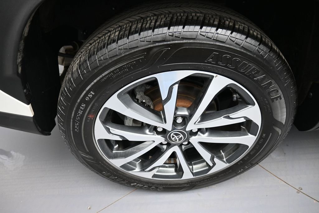 Certified 2023 Toyota Corolla Cross XLE w/ Convenience Package AWD/4WD image 12