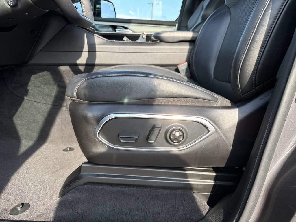 Used 2023 Jeep Wagoneer Series II AWD/4WD image 24