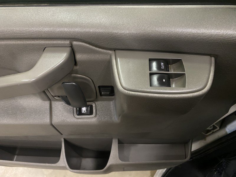 Used 2017 Chevrolet Express 2500 Extended RWD image 17