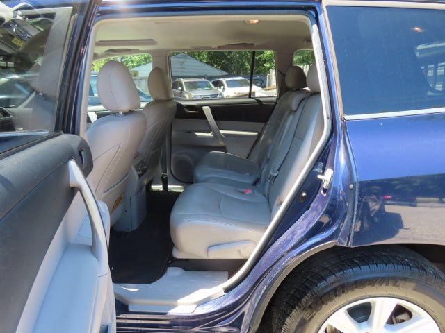 Used 2012 Toyota Highlander SE w/ Tow Pkg AWD/4WD image 14