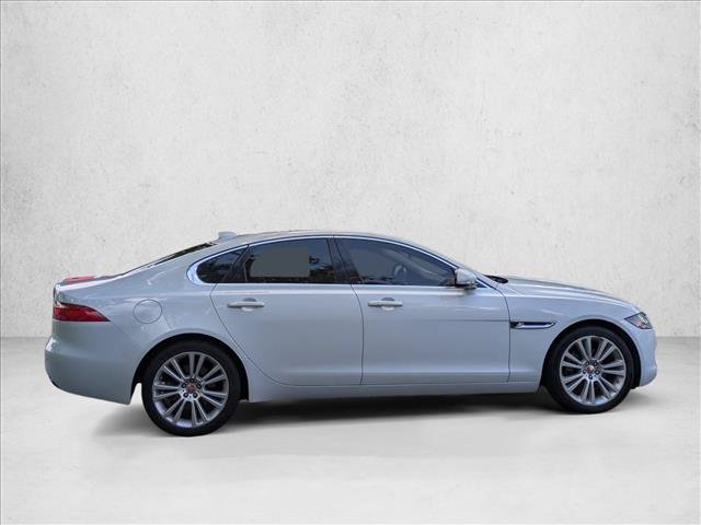 Used 2020 Jaguar XF Premium RWD image 4