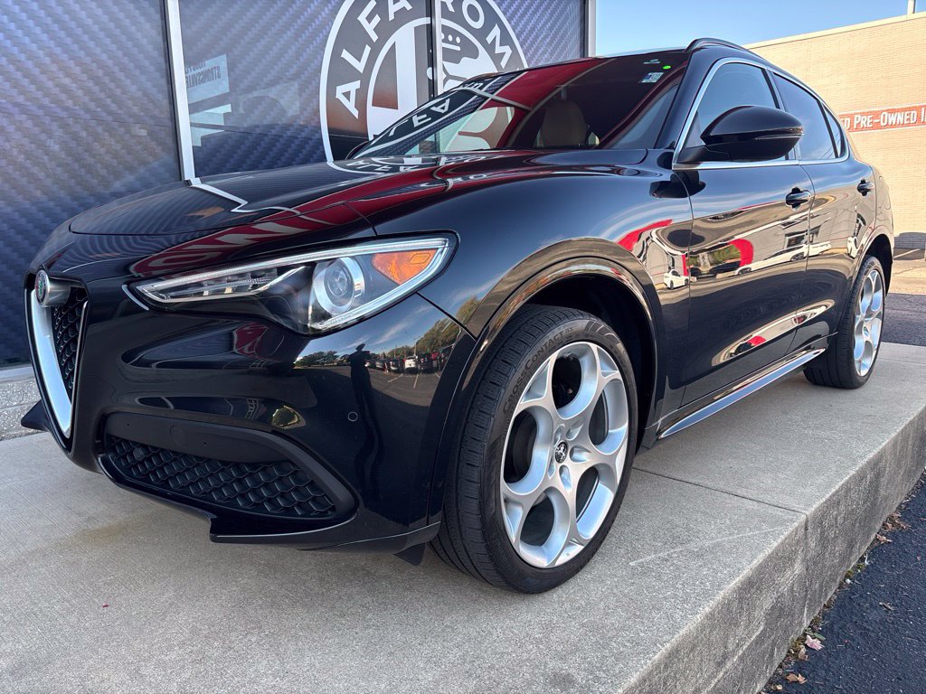 Used 2023 Alfa Romeo Stelvio Ti Lusso w/ Quick Order Package 22X Lusso AWD/4WD image 15